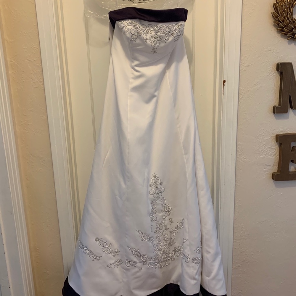 Alfred Angelo Wedding Dress Eggplant Trim Size 10